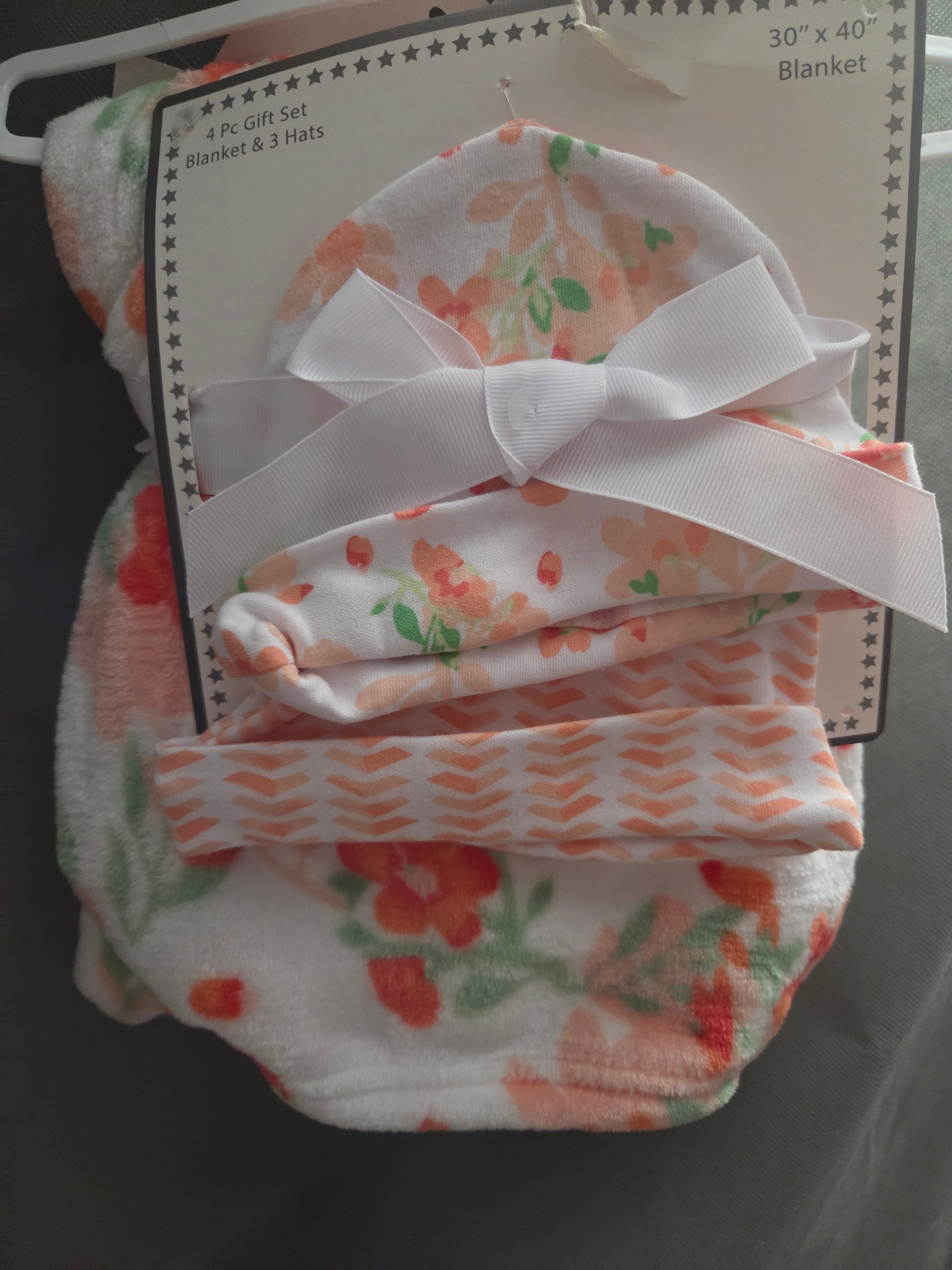 Floral plush blanket with hats